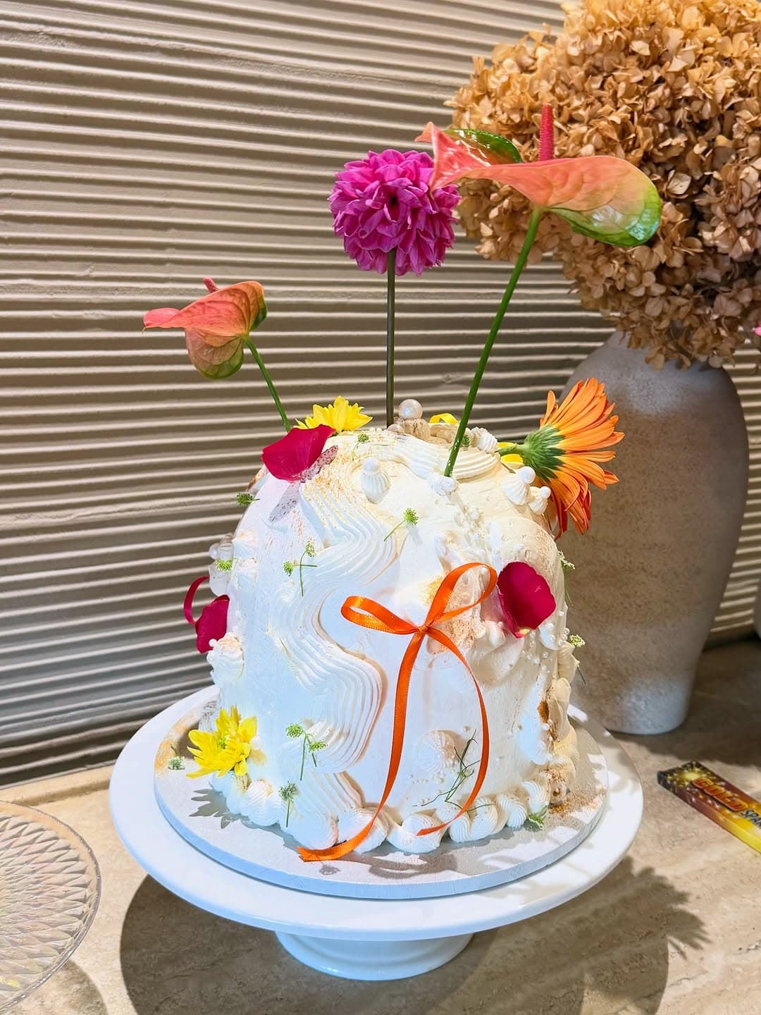 Dome cake with fresh flowers