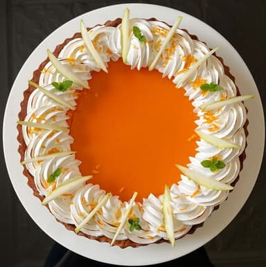 Orange tart ringed with piped cream and green apple